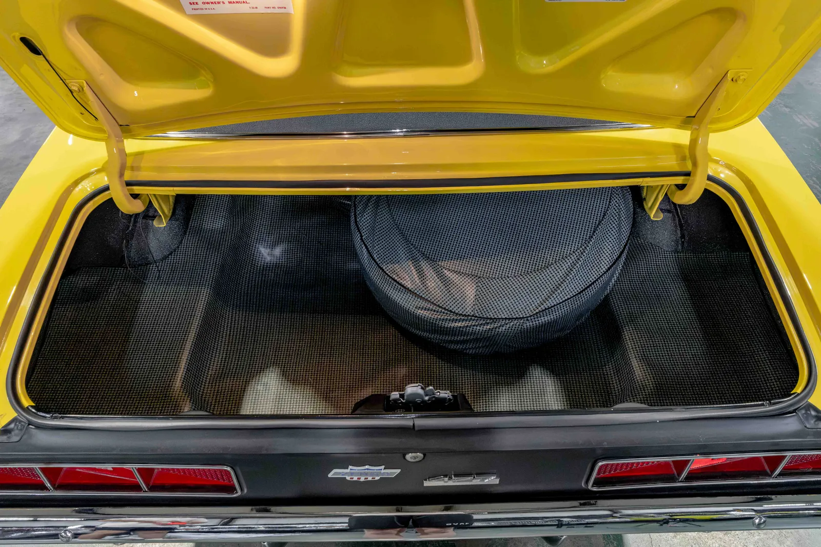 1969-Chevrolet-Camaro-Daytona Yellow-690038-52.jpg